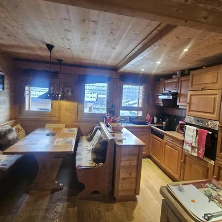Beautiful Chalet With Fireplace - Near Park *